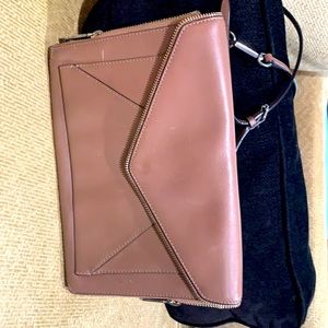 Clutch and crossbody! Removable strap